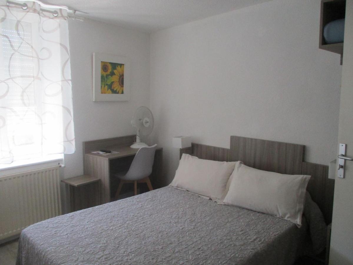 Hotel Du Commerce Pont-Saint-Esprit Kültér fotó