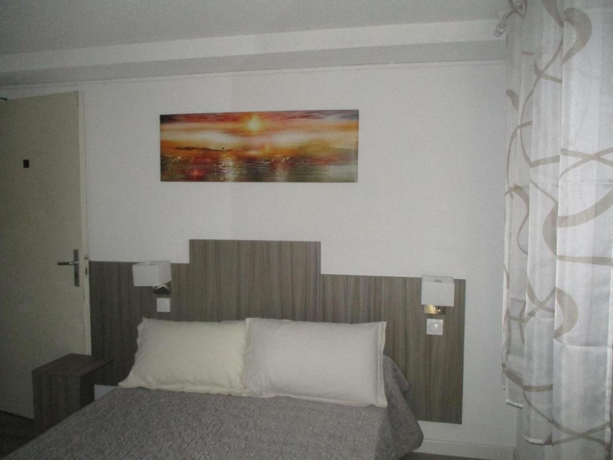 Hotel Du Commerce Pont-Saint-Esprit Kültér fotó