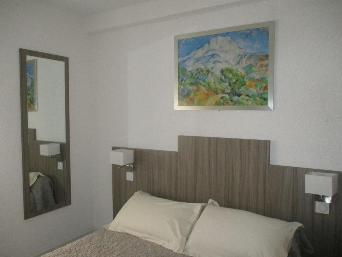 Hotel Du Commerce Pont-Saint-Esprit Kültér fotó